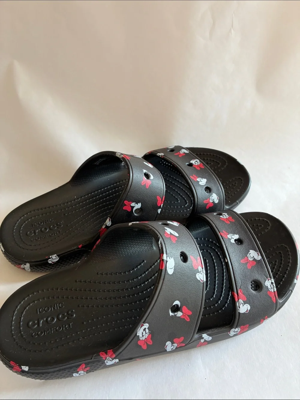Disney crocs minnie